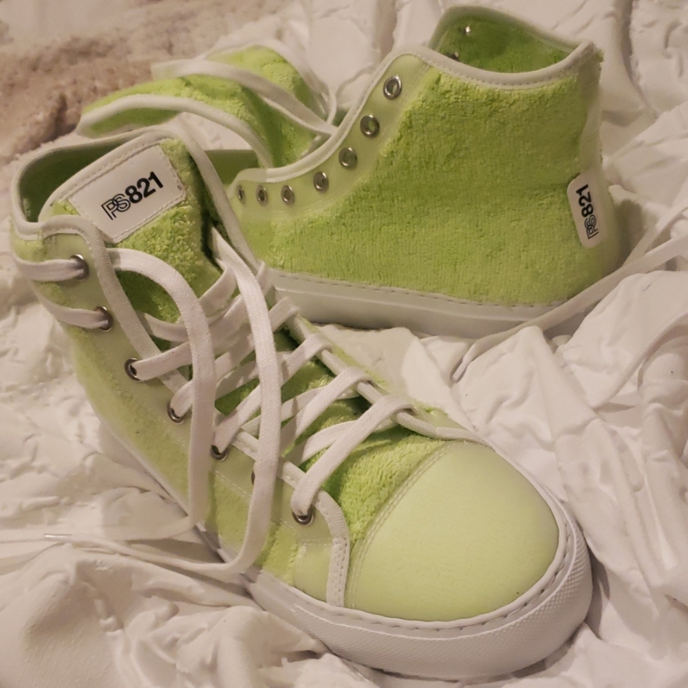 PS821 lime green shoes